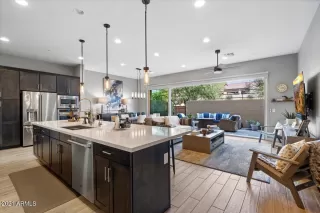 Photo #5: 6700170 Listing