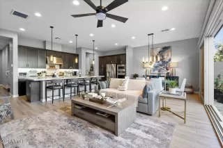 Photo #6: 6700170 Listing