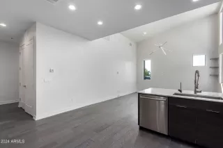 Photo #3: 6700367 Listing