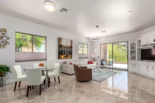 Photo #5: 6701037 Listing