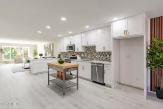 Photo #5: 6701190 Listing 