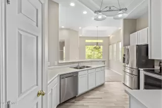 Photo #6: 6701788 Listing