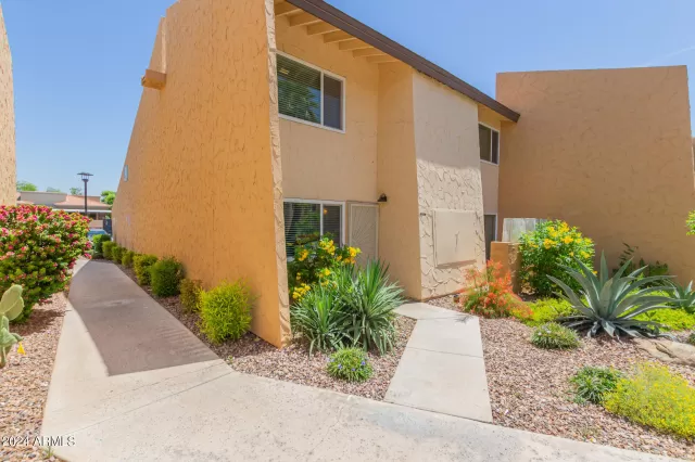 MLS: 6702169 Condo For Sale