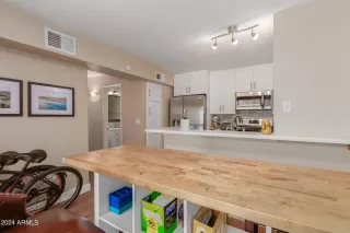 Photo #5: 6702169 Listing