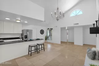 Photo #2: 6702431 Listing