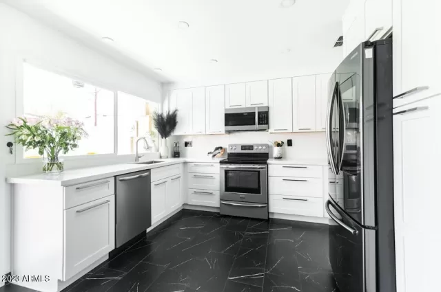 MLS: 6703806 Condo For Sale