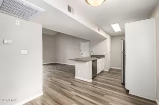 Photo #5: 6704748 Listing