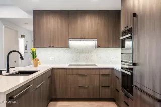 Photo #6: 6705800 Listing