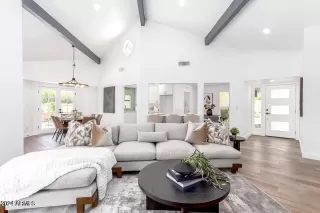Photo #6: 6706087 Listing