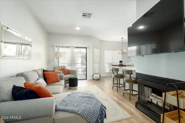 MLS: 6706299 Condo For Sale