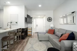 Photo #1: 6706299 Listing 