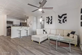 Photo #2: 6706527 Listing