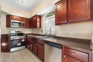 Photo #6: 6706706 Listing