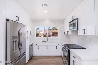 Photo #5: 6707391 Listing