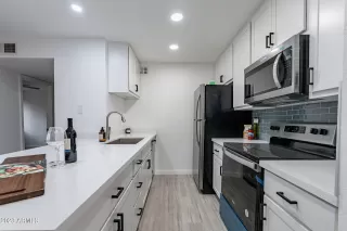 Photo #3: 6707536 Listing