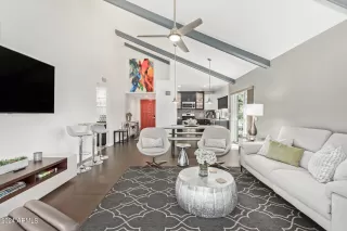 Photo #6: 6707675 Listing