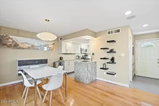 Photo #6: 6707753 Listing