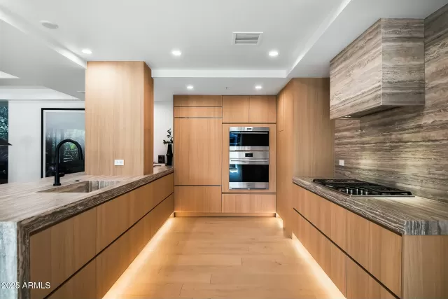 MLS: 6708940 Condo For Sale