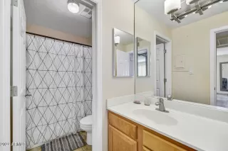 Photo #5: 6709114 Listing