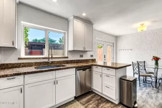 Photo #3: 6709119 Listing