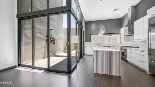 Photo #6: 6709235 Listing