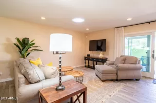 Photo #5: 6709237 Listing