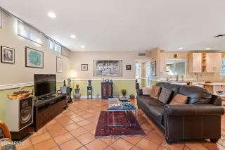 Photo #4: 6709819 Listing