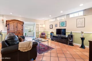 Photo #5: 6709819 Listing