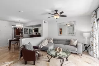 Photo #5: 6710068 Listing