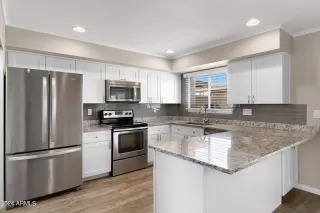 Photo #6: 6710154 Listing