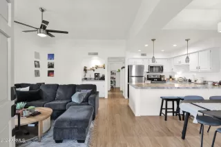 Photo #5: 6710251 Listing