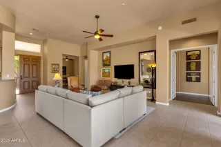 Photo #6: 6710568 Listing