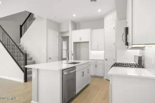 Photo #5: 6710889 Listing 