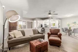 Photo #5: 6712166 Listing