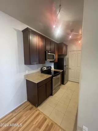 Photo #5: 6712729 Listing
