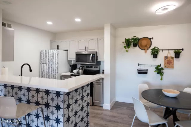 MLS: 6714390 Condo For Sale