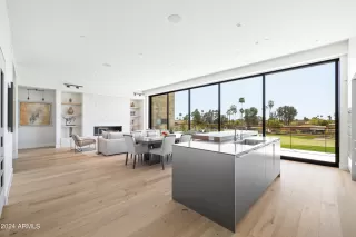 Photo #2: 6715294 Listing