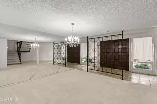 Photo #5: 6715300 Listing