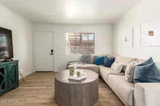 Photo #2: 6715488 Listing