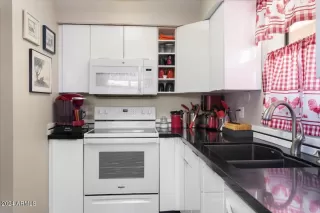 Photo #6: 6715525 Listing