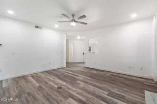 Photo #5: 6715719 Listing