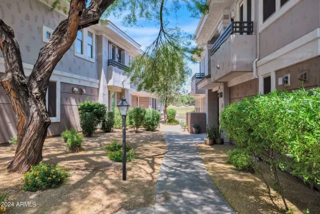 MLS: 6716282 Condo For Sale