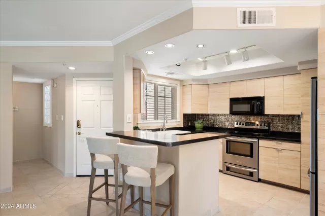 MLS: 6716293 Condo For Sale