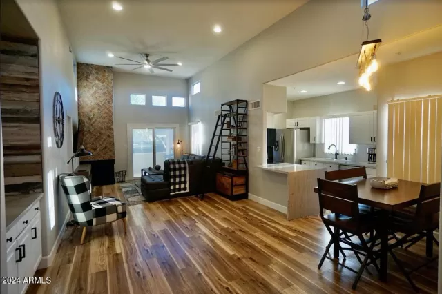 MLS: 6716589 Condo For Sale