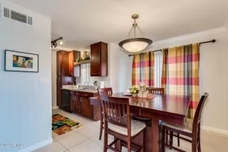 Photo #5: 6717180 Listing