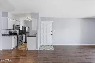 Photo #3: 6717354 Listing