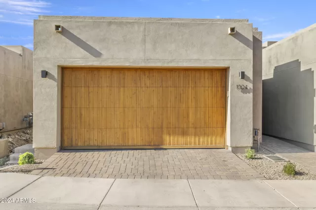 MLS: 6717872 Condo For Sale