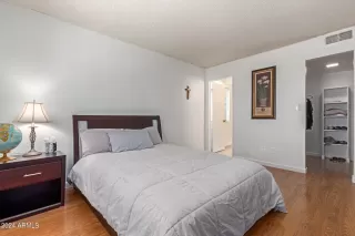 Photo #5: 6718338 Listing