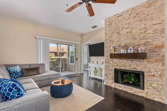 MLS: 6718518 Condo For Sale