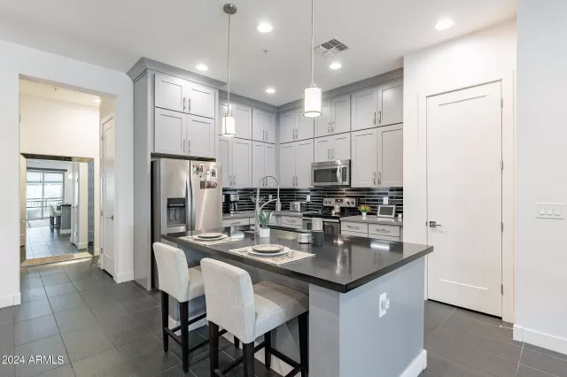 MLS: 6718900 Condo For Sale